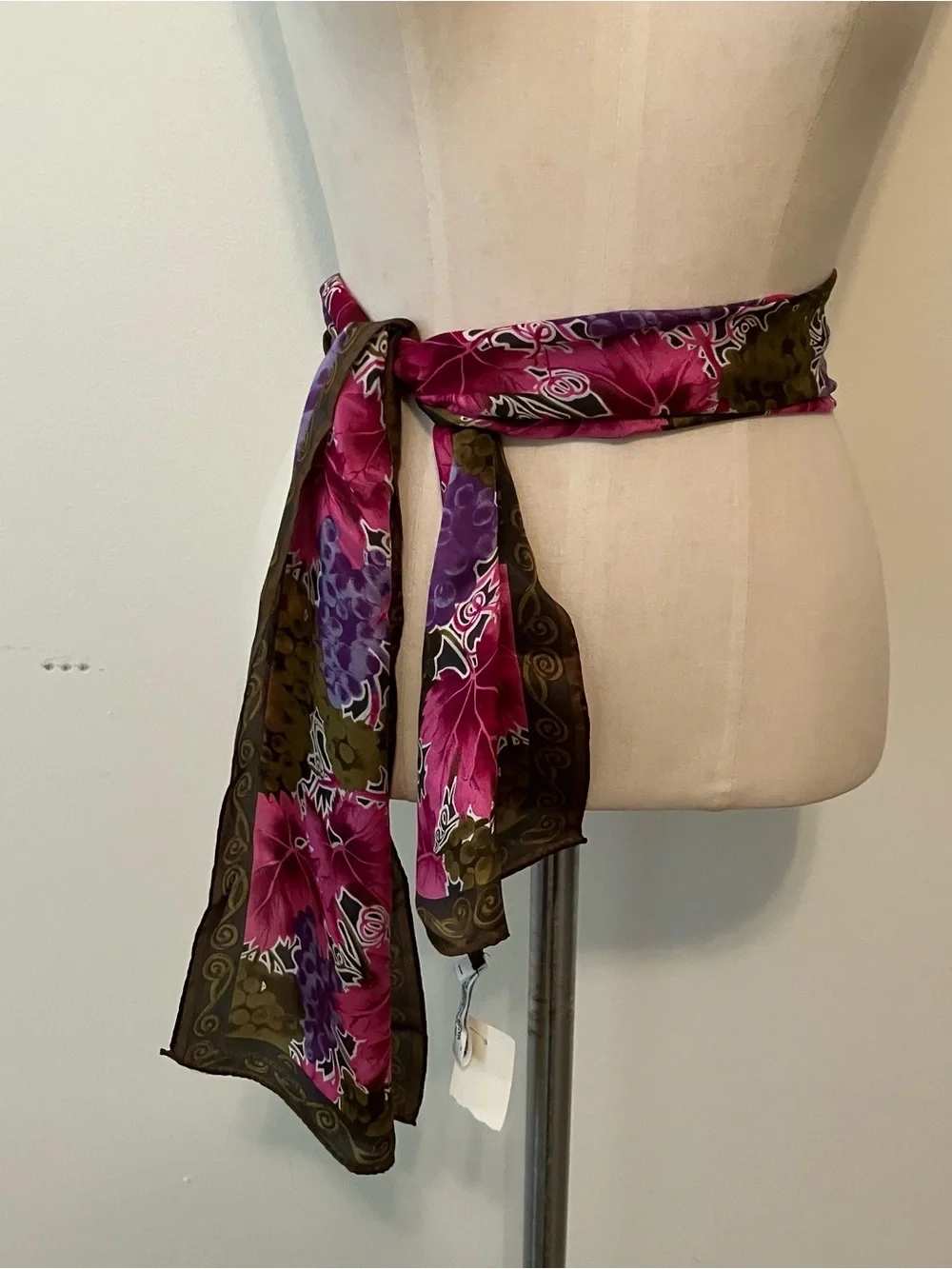 VTG The Vera Studio Green Silk Scarf Grapes Leaves Rectangle 10.5x51in NWT